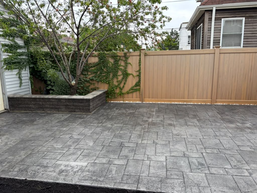 Planter wall wrapping the tree at the patio edge — Chicago, IL